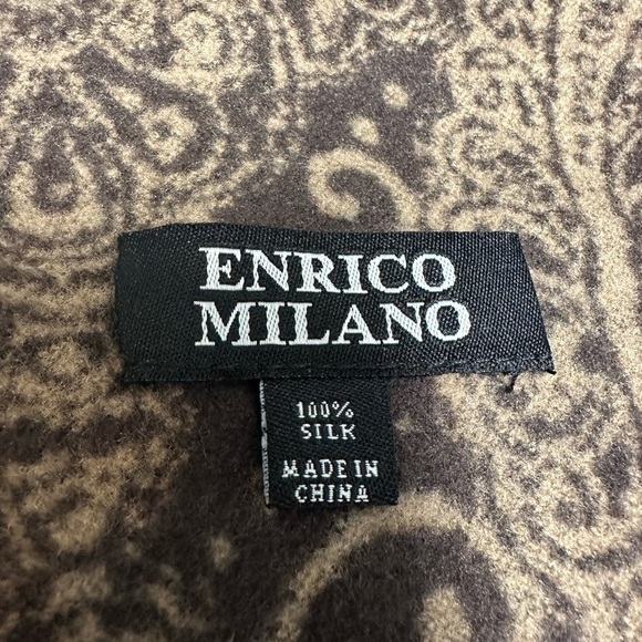 Enrico Milano NWOT 100% Silk Winter Paisley Scarf with Fringe - Picture 6 of 6